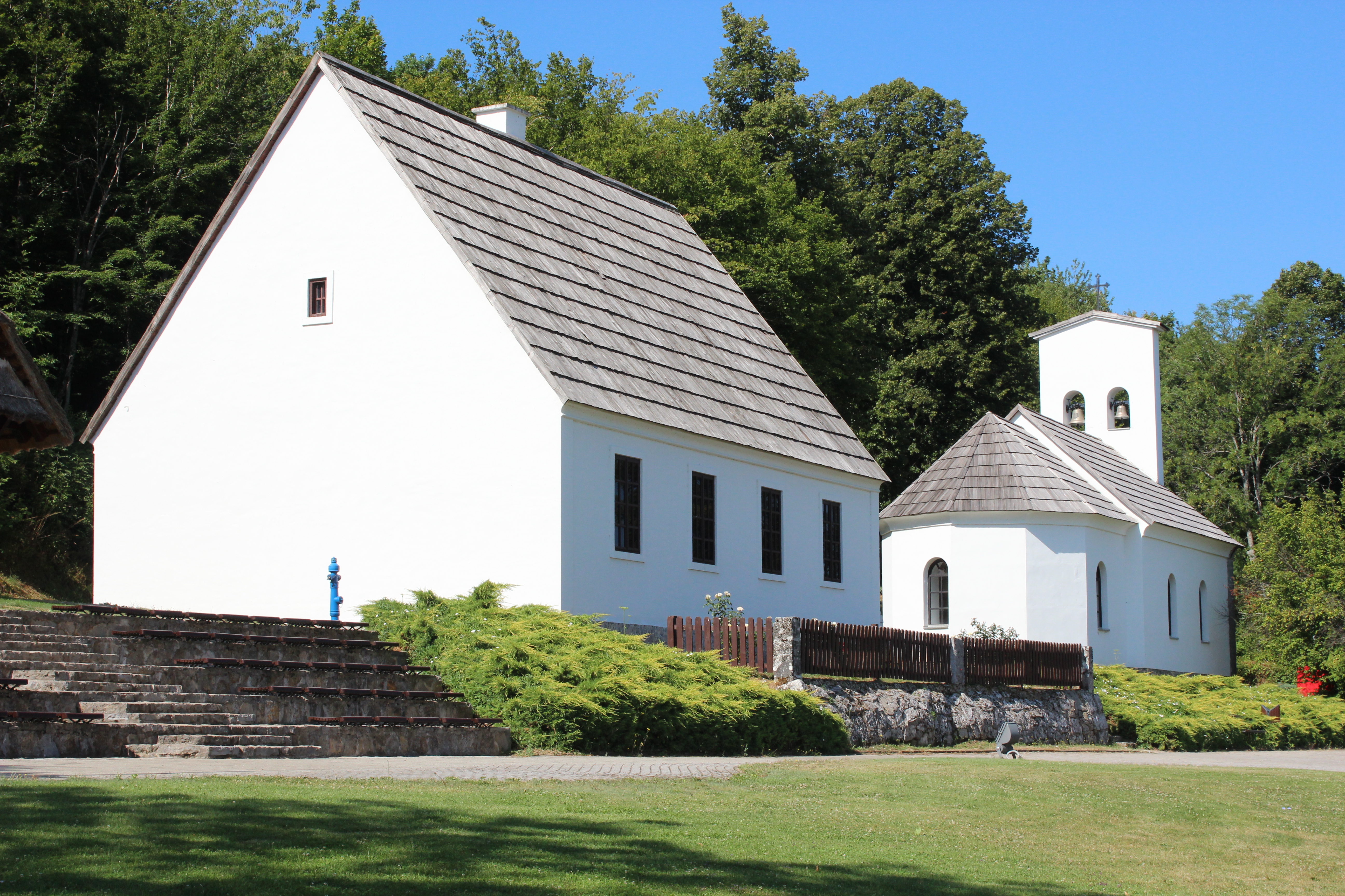 Bild des Hauses in dem Tesla aufgewachsen ist.